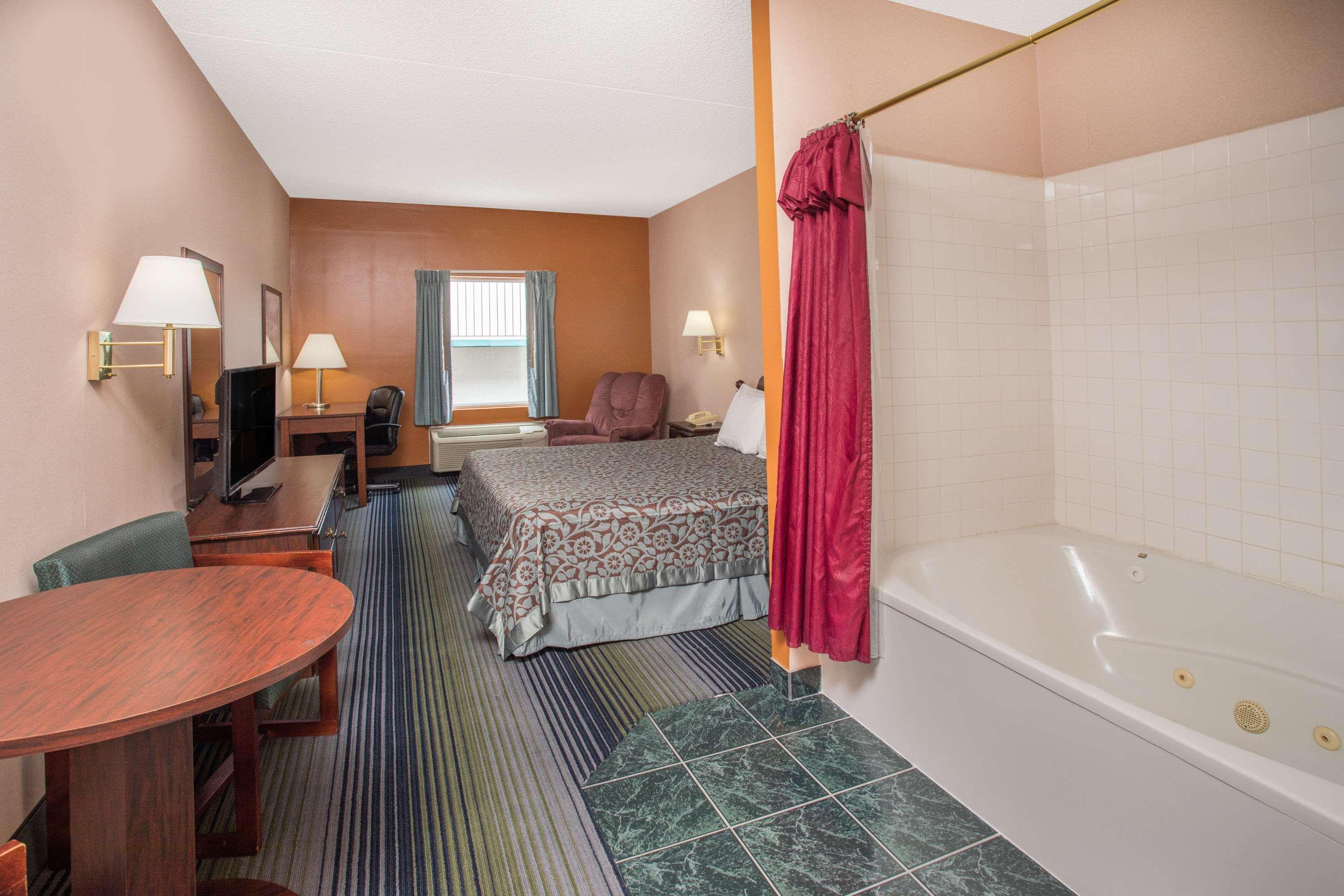 Days Inn By Wyndham Harrison Dış mekan fotoğraf