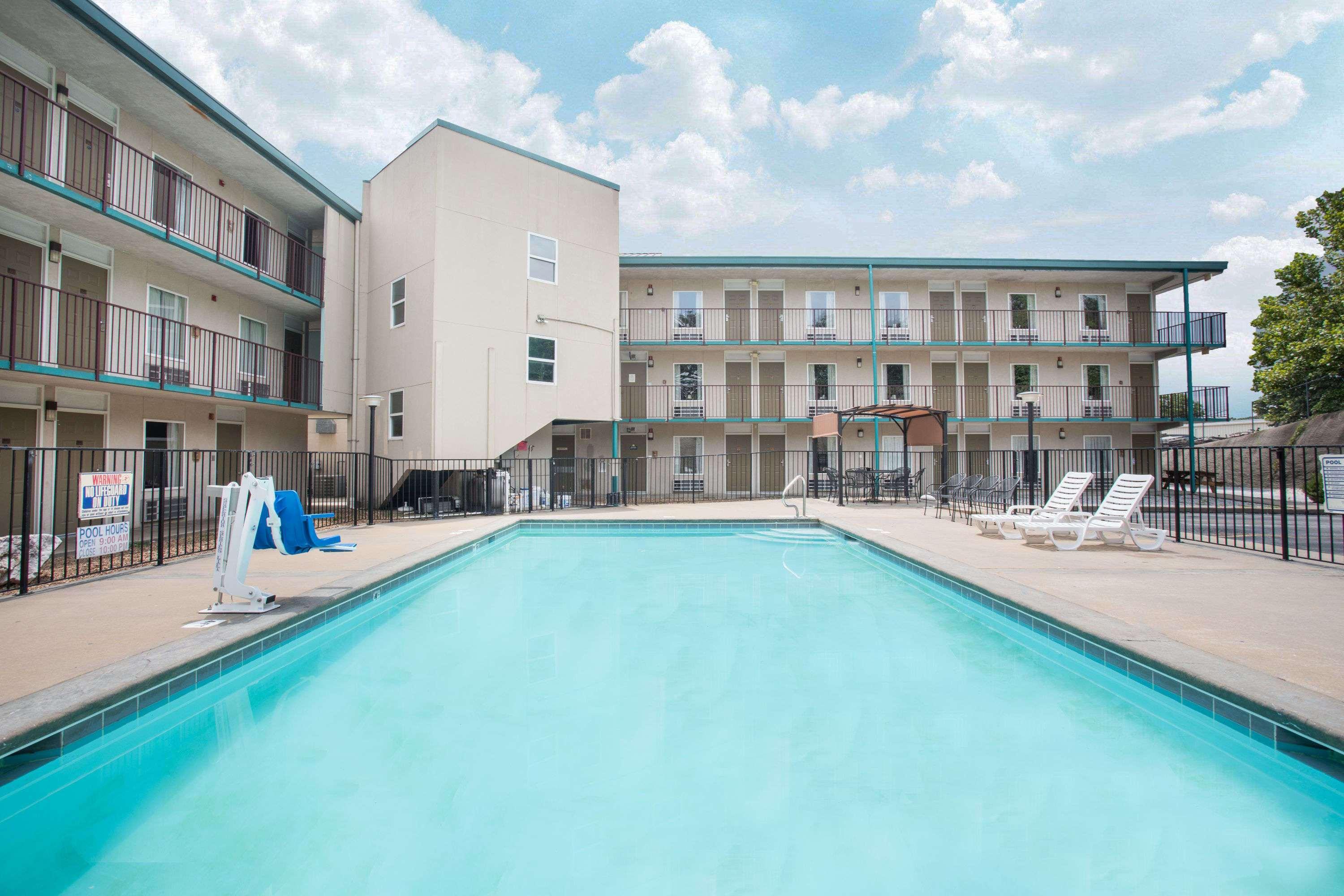 Days Inn By Wyndham Harrison Dış mekan fotoğraf